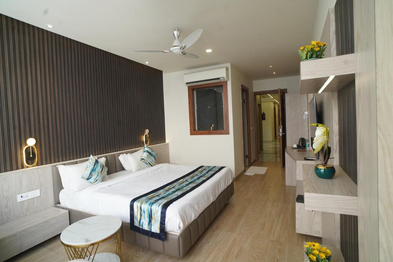 Familia Hotel And Banquets Lucknow Exterior photo