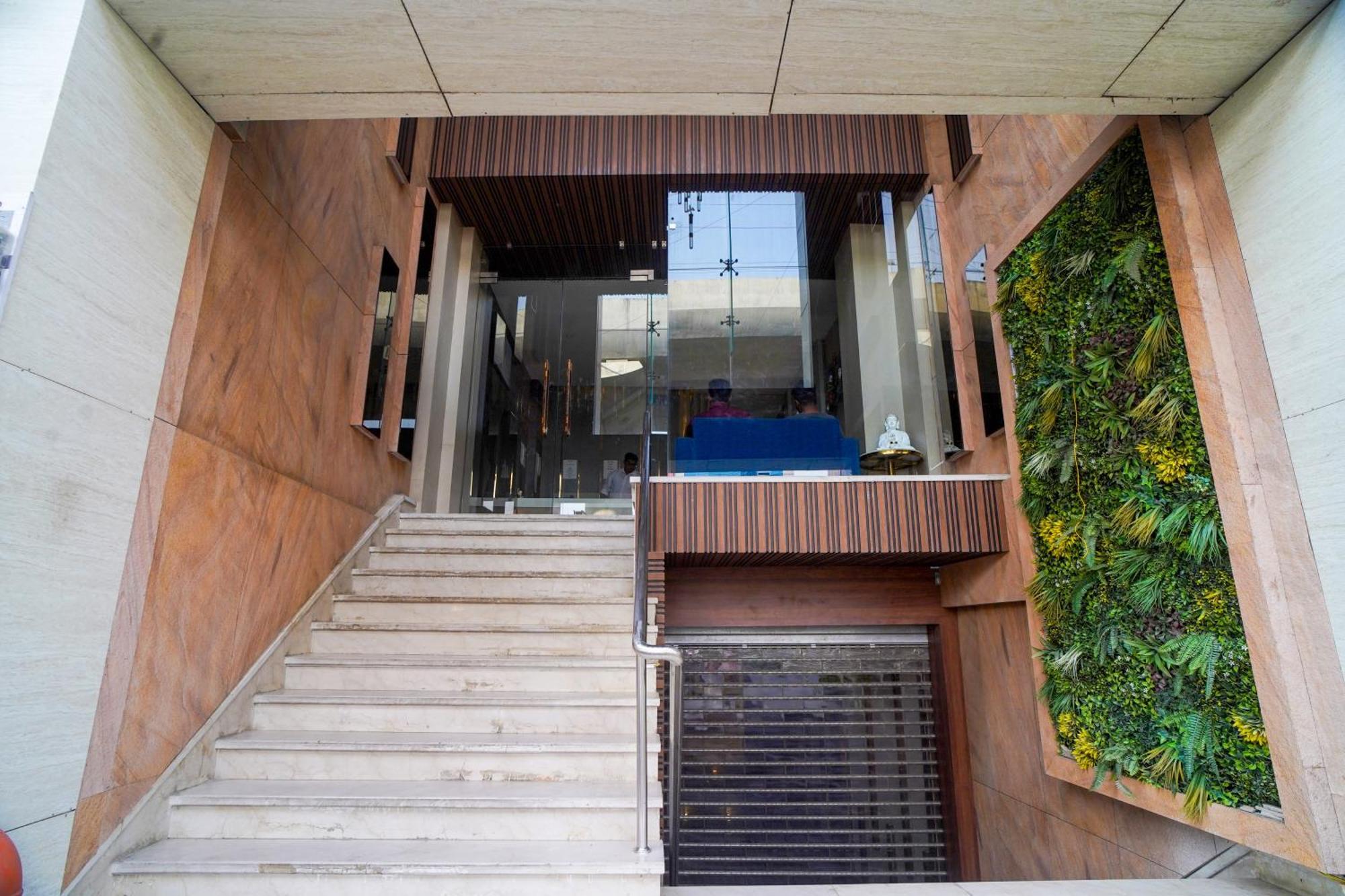 Familia Hotel And Banquets Lucknow Exterior photo