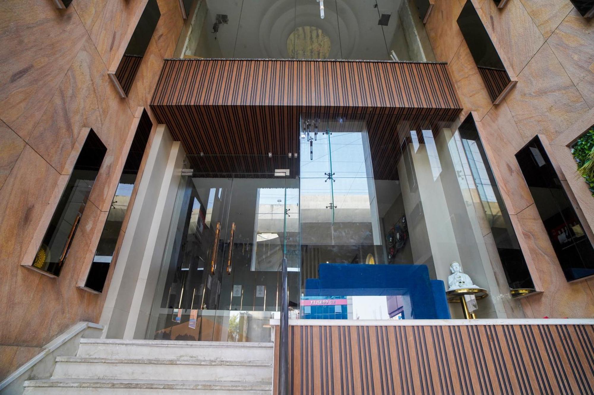 Familia Hotel And Banquets Lucknow Exterior photo