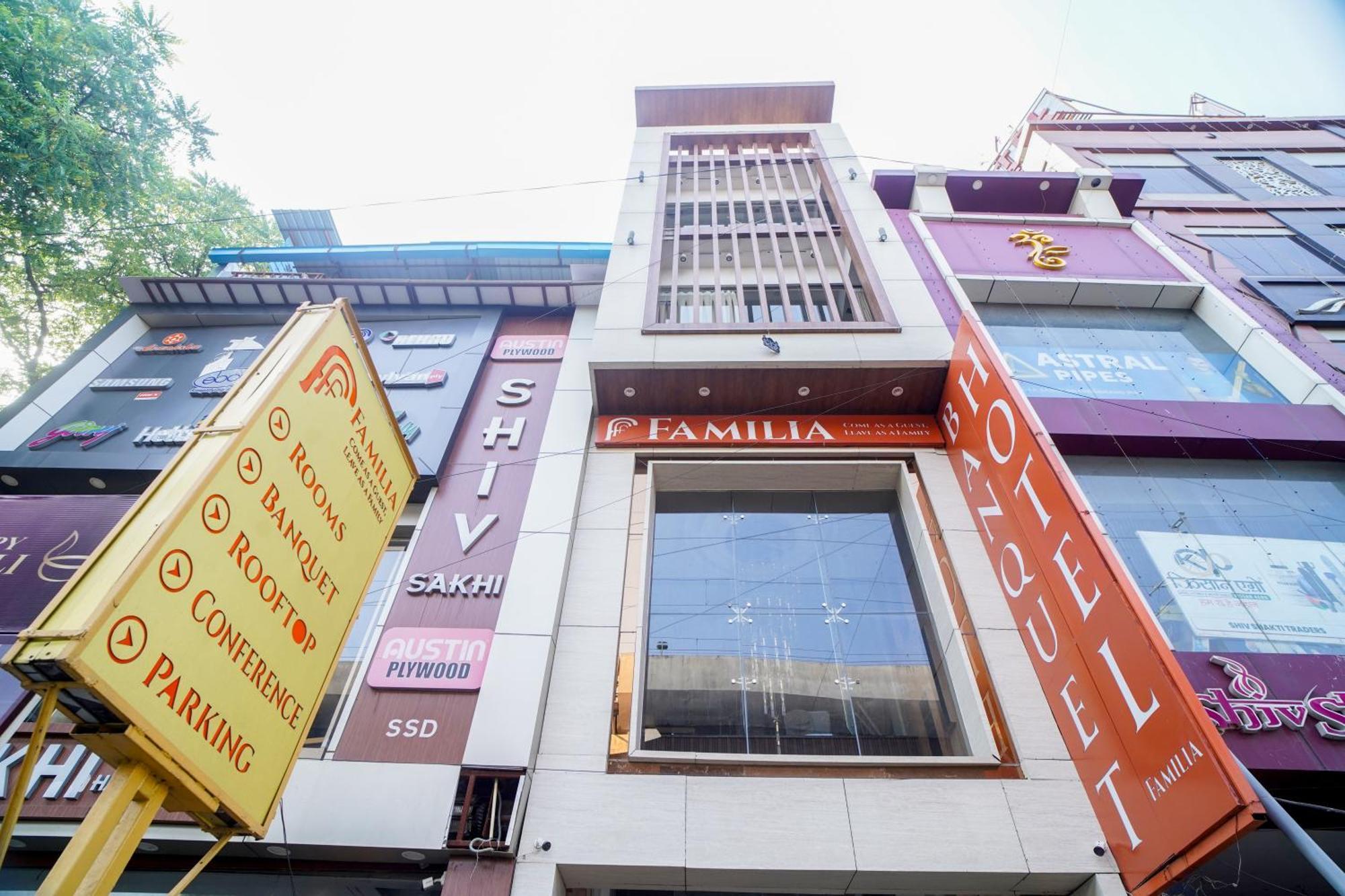 Familia Hotel And Banquets Lucknow Exterior photo